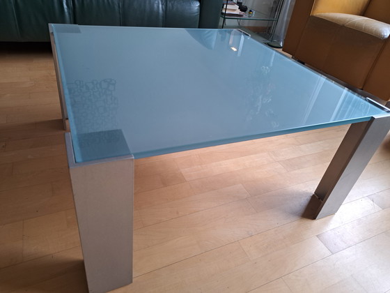 Image 1 of Tavolino da caffè in vetro con gambe in alluminio