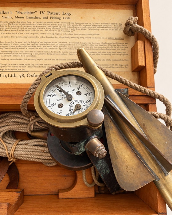 Walker’s Excelsior IV Antique Nautical Log in Original Wooden Box – Thomas Walker, Decorative Objects, Bronze (photo 2 of 9)