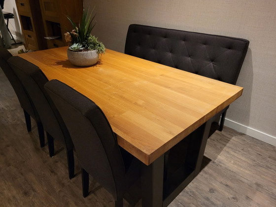 Image 1 of Esstisch aus Holz mit Essbank und 4 Stühlen