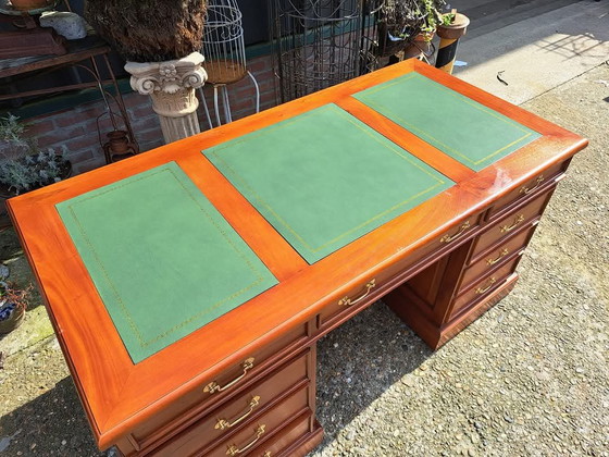 Image 1 of Table à écrire classique anglaise, bureau, avec incrustation de cuir en état neuf Taille 150x75 et 76cm de haut
