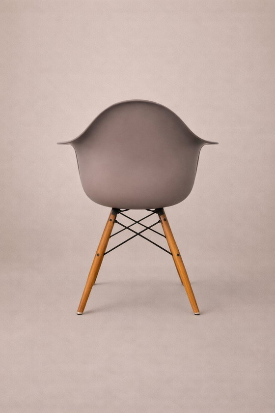 Image 1 of Silla Vitra Eames DAW