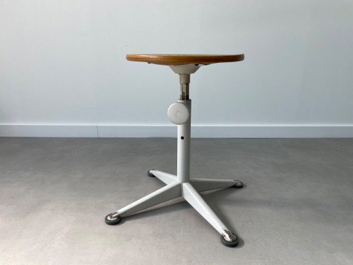 Tabouret Vintage de Friso Kramer pour Ahrend De Cirkel, 1960s – krukjes, Metal (photo 2 of 9)