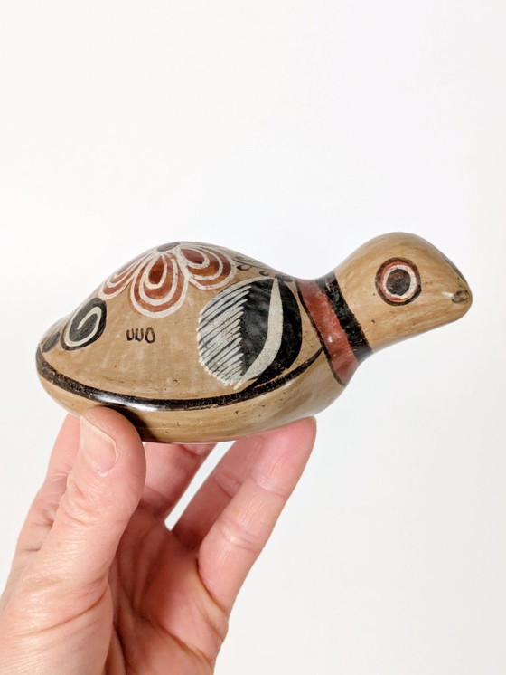 Image 1 of Figurine de tortue Tonala vintage | Art populaire mexicain en poterie peinte à la main des années 1970
