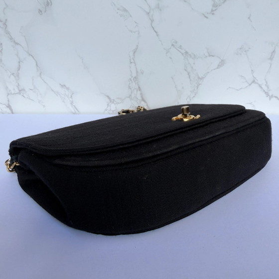 Chanel Vintage Half Moon Flap Tissu Noir – D'occasion – Autres sacs (photo 6 of 11)