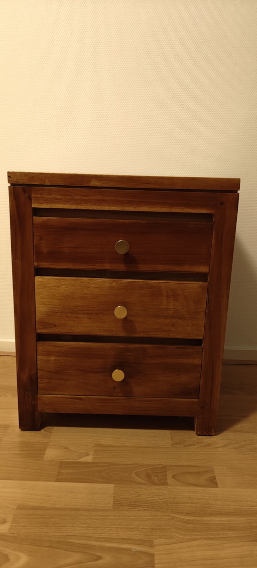 Massivholzschrank mit 3 Schubladen