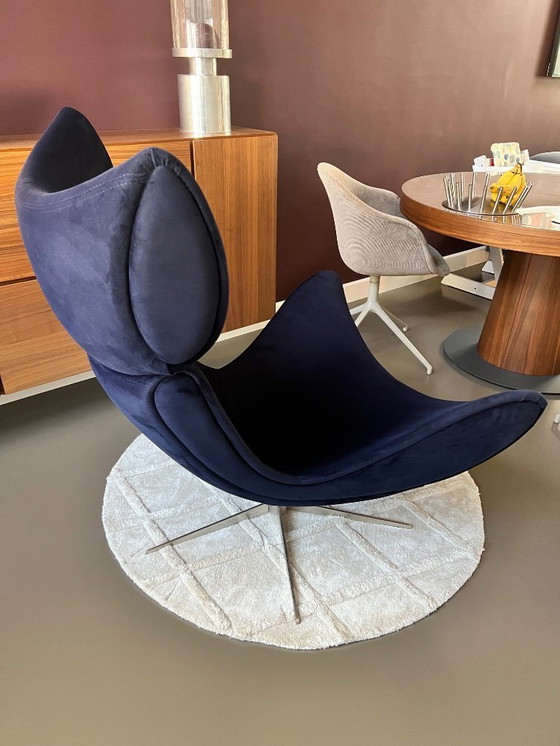 Image 1 of Boconcept Imola Sessel und Fußhocker | Blauer Samt
