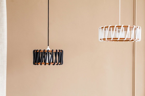 Image 1 of Lámpara colgante Macaron negra de EMKO