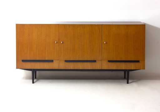 Credenza modernista belga in acero