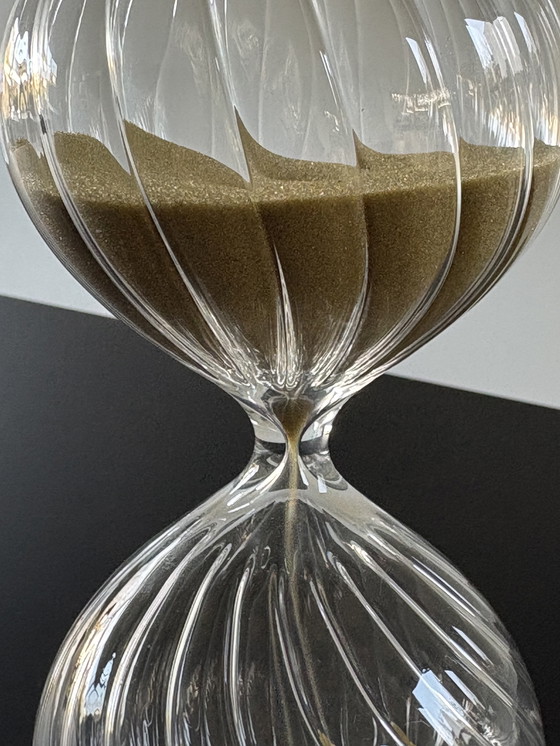 Image 1 of Sablier en verre rempli de sable doré