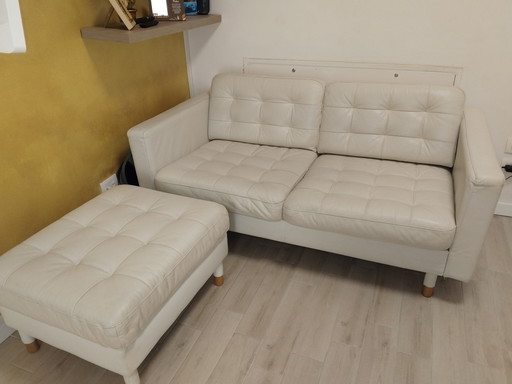 IKEA Sofa und Pouf aus Kunstleder