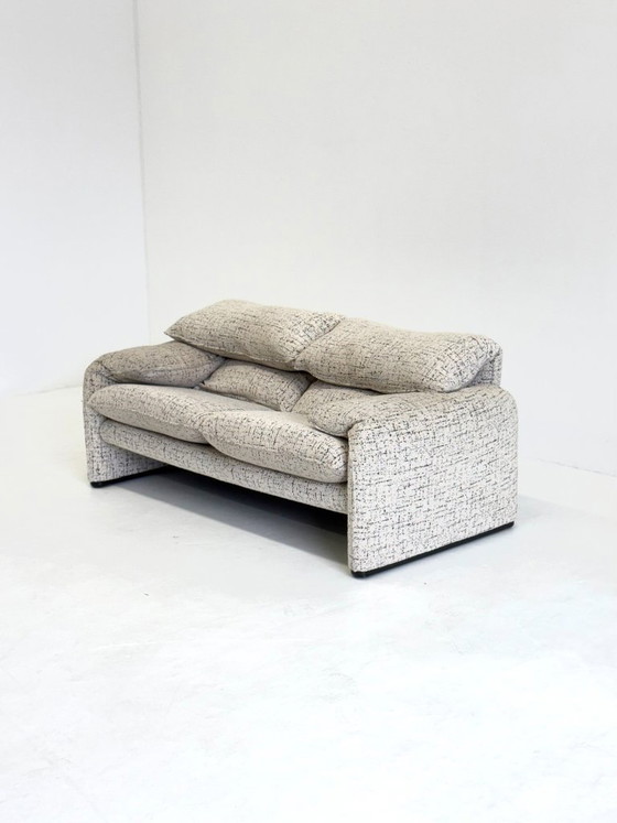 Cassina Maralunga 2-Sitzer Sofa von Vico Magistretti Gebrochen Weiß mit Subtilem Muster – 2 Sitzer Sofas (photo 2 of 12)