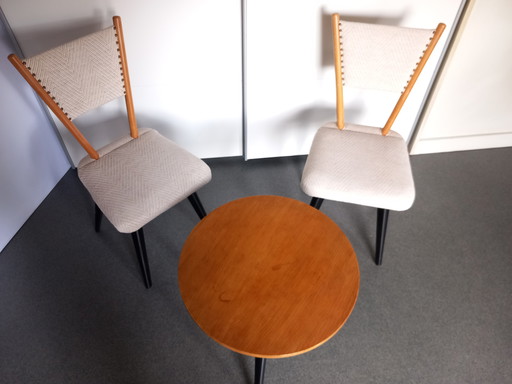 Table d'appoint vintage avec deux chaises