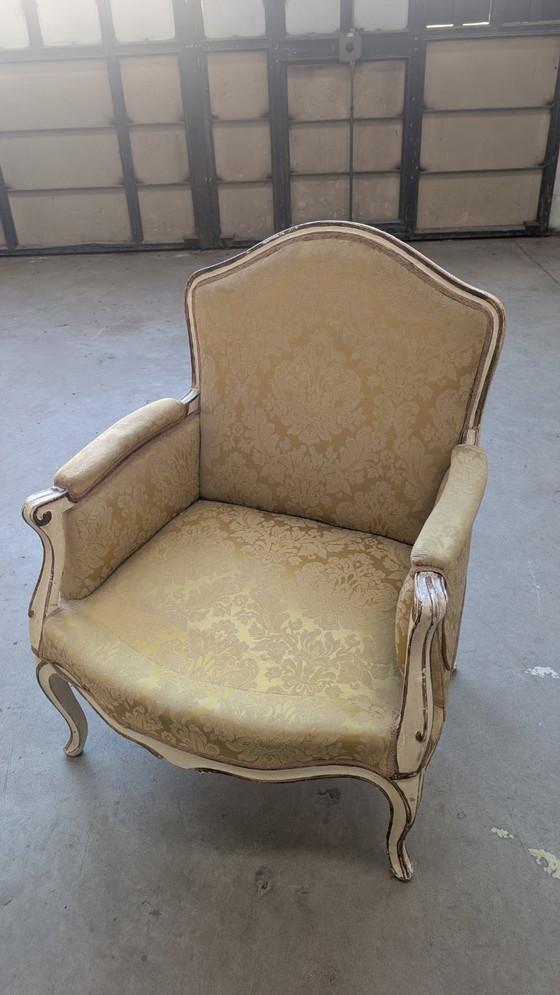 Image 1 of Coppia di poltrone Bergere in legno laccato con lumeggiature in oro sedile