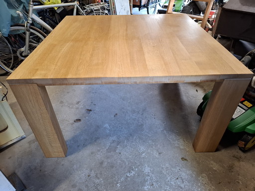 Table lourde 140X140 hauteur 77 cm