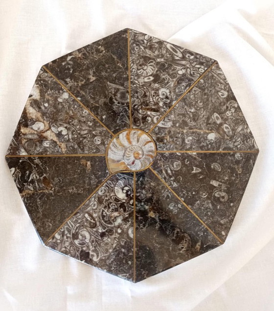 Image 1 of Dessous de plat en pierre et ammonite fossilisée 