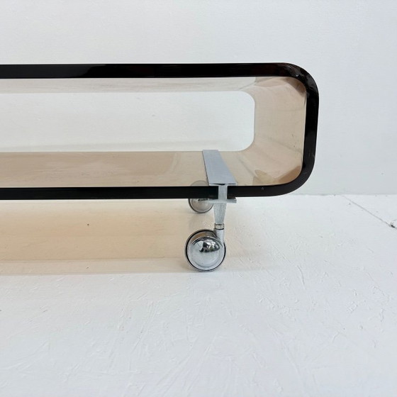 Image 1 of Mesa de centro de plexiglás de mediados de siglo, diseñada por Michel Dumas para Roche Bobois en 1972.