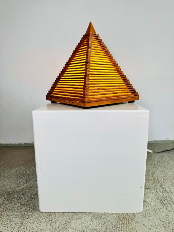 Image 1 of Lampada da tavolo a piramide in teak, Italia, anni '70