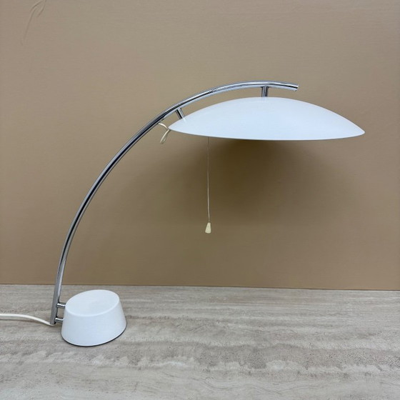 Tafellamp met gebogen arm en witte kap, Ikea, Tafellampen, Metaal, Chroom, Modern (foto 10 van 15)