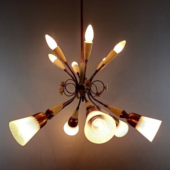 Image 1 of Chandelier twelve-light with Murano glass "Reticello" lampshades. Gilt brass and aluminum frame. Italy, 1950s.