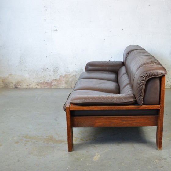 Image 1 of 1x 3 seat leather couch in wooden frame