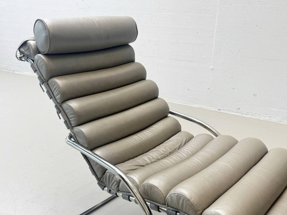 Image 1 of Elegante tumbona con tapicería y posición reclinable ajustable