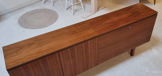 Buffet bas des années 70 – Bois (photo 10 of 17)