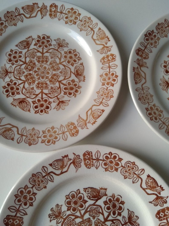 Image 1 of Wayfarer Vintage Design Kathie Winkle, 8 Cake Plates