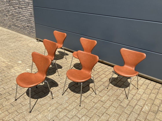 Image 1 of 6x Fritz Hansen series 7 Vlinderstoelen in Cognac leder NIEUW!!
