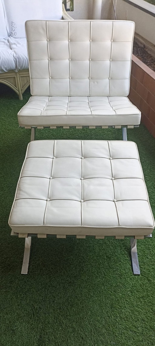 Poltrona Barcelona + poggiapiedi Knoll – Design Mies van der Rohe