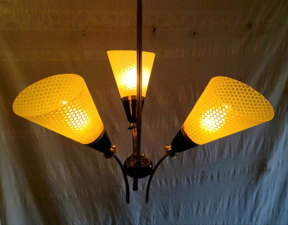 Lampadario a 3 luci in ottone e vetro - anni '50, Dorato (foto 10 di 10)