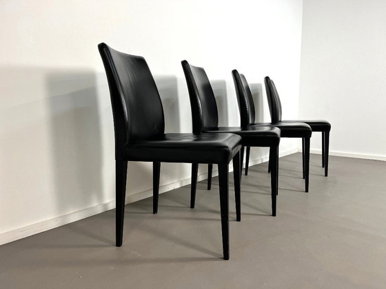 Image 1 of 4 chaises de salle à manger LIZ en cuir noir de style postmoderne, par Poltrona, Italie, années 1990.