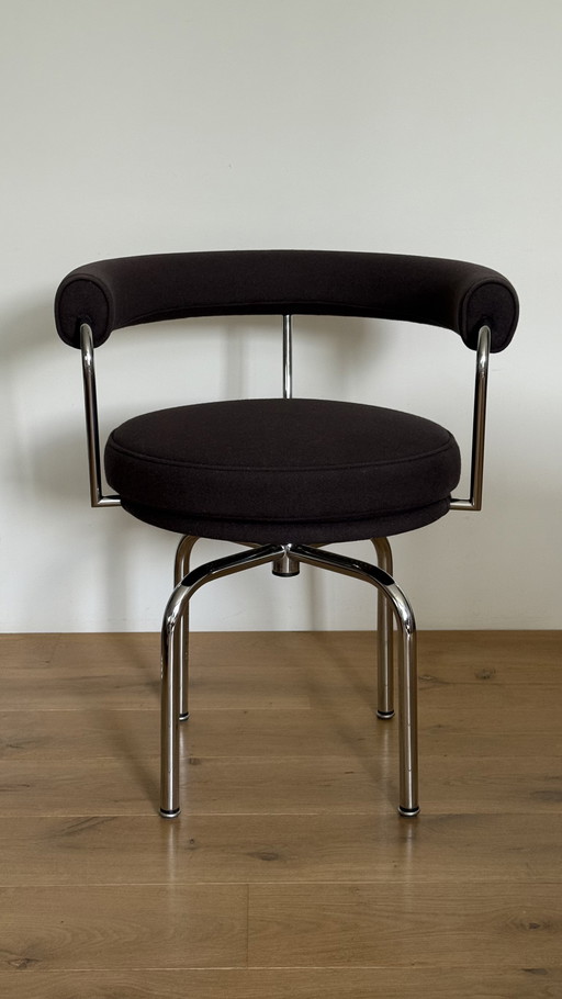 Chaise pivotante LC 7