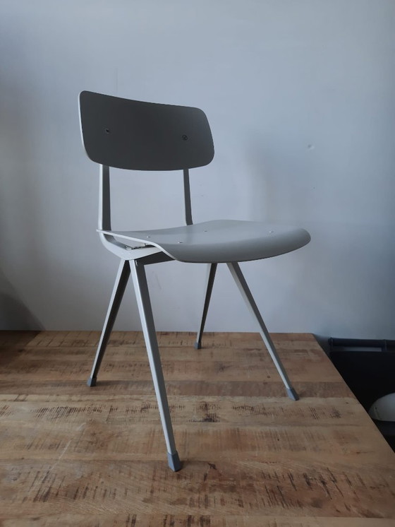 Image 1 of 2x chaise Ahrend Revolt By Friso Kramer, gris clair