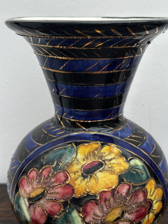 Image 1 of Kleine vaas boule signé Vallauris decor fleuri et ciselé rehaussé of H 22 cm