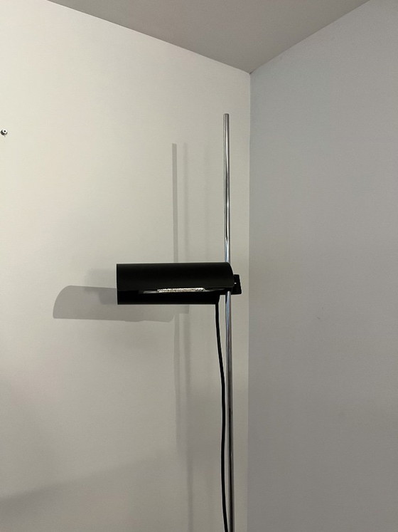Lampade da terra modello DIM design Vico Magistretti edizione Oluce Acciaio cromato & alluminio, Metallo, Nero (foto 7 di 11)