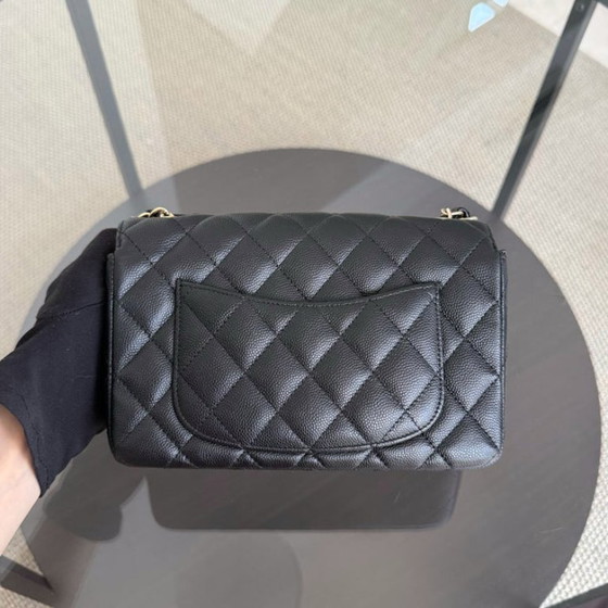 Image 1 of Borsa Chanel Classic Flap Mini - Caviar 20 cm trapuntata nera con finiture dorate Serie 23