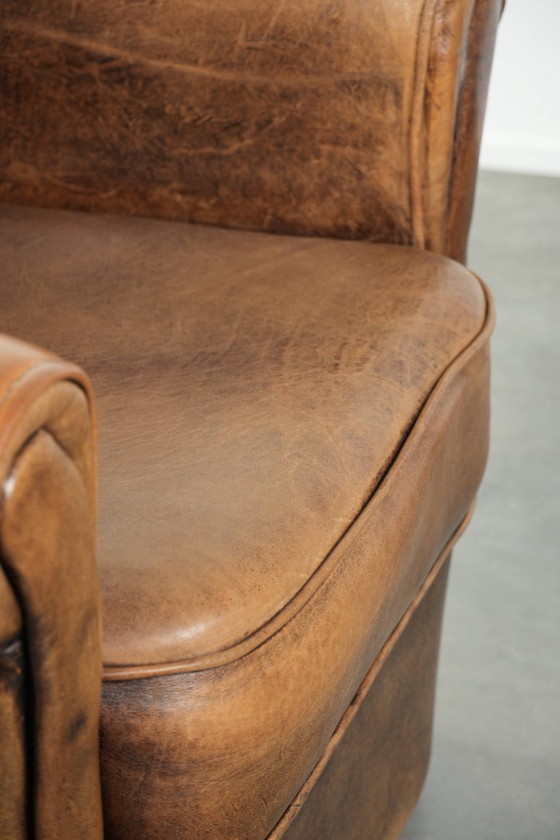 Image 1 of Fauteuil confortable en peau de mouton au style intemporel