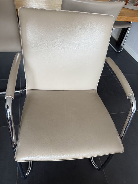 Image 1 of Leolux eetkamerstoelen (6x), model Freyr, kleur Taupe; Wapiti