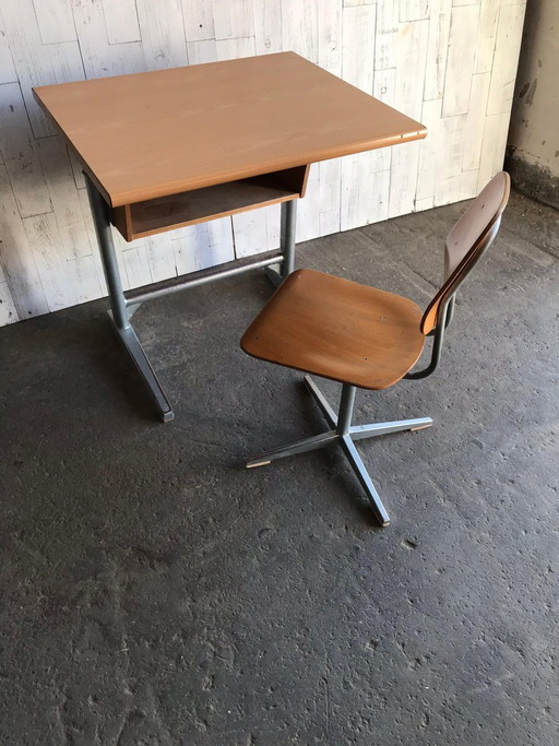 Bureau et Chaise d'École Suisses Embru, années 1960, Lot de 2