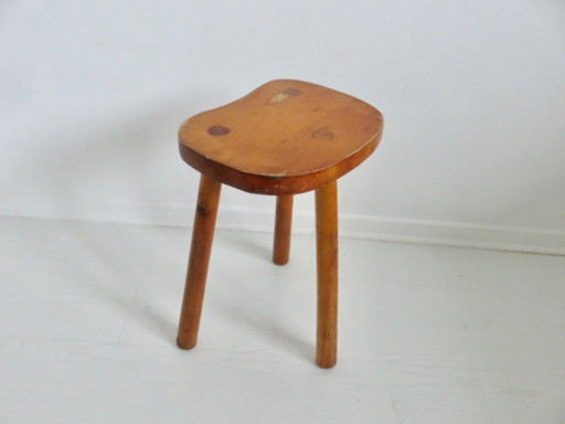 Boerenkruk met driepoot, gemaakt van licht hout, Frankrijk, 1960
