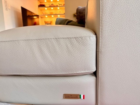 Image 1 of Superb leather corner sofa with electric recliner