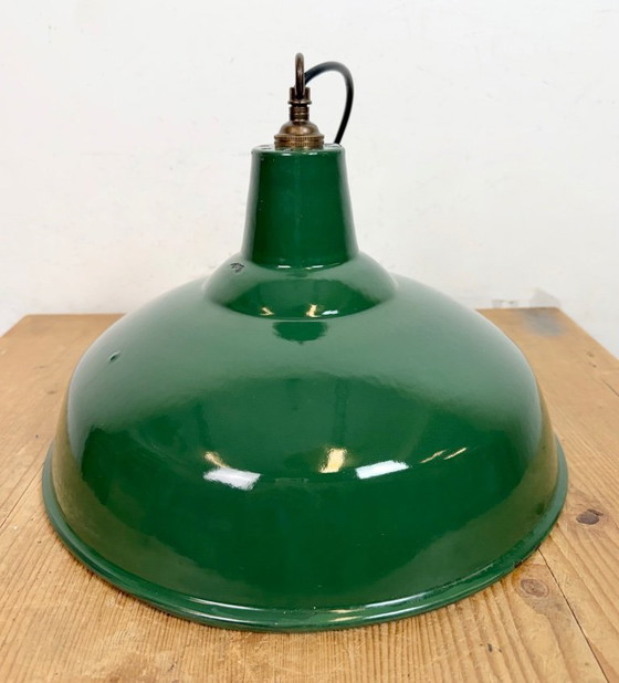 Image 1 of Suspension industrielle britannique en émail vert, années 1960