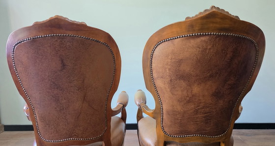 Image 1 of Set van 2 vintage leren fauteuils – Louis XV stijl