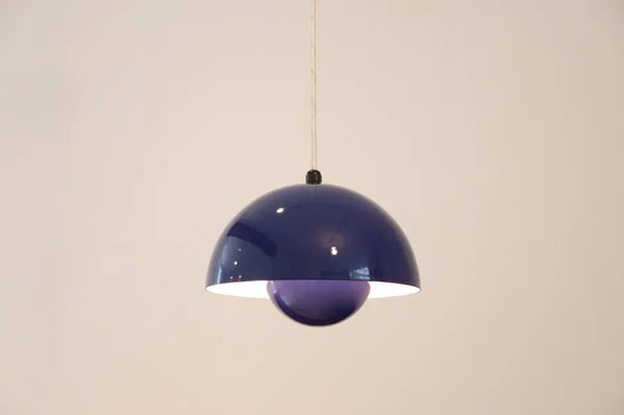 Blaue Verner Panton Blumentopf-Hängeleuchte aus dem Jahr 1970 – Louis Poulsen, Pendelleuchten, Metal, Vintage (photo 3 of 6)