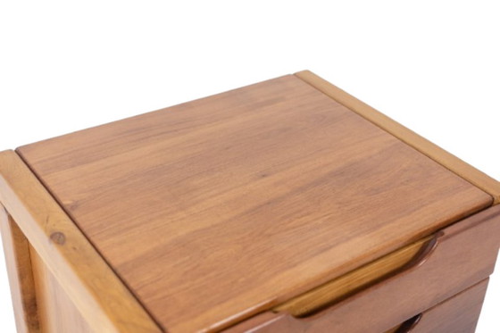 Image 1 of Bureau plat et son caisson en orme, 6 tiroirs en façade. Années 1970