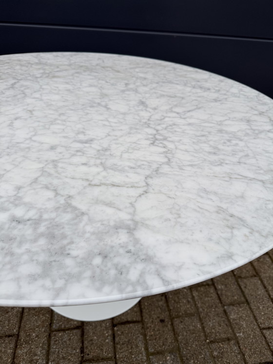 Image 1 of Originele ronde Knoll Tulip eettafel (120cm) Carrara marmer