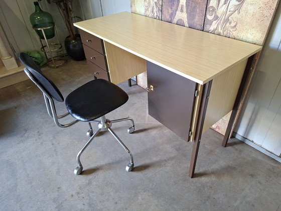 Image 1 of Scrivania vintage, tavolo da scrittura, con sedia da ufficio, dimensioni: 120x50 cm e 75 cm di altezza.