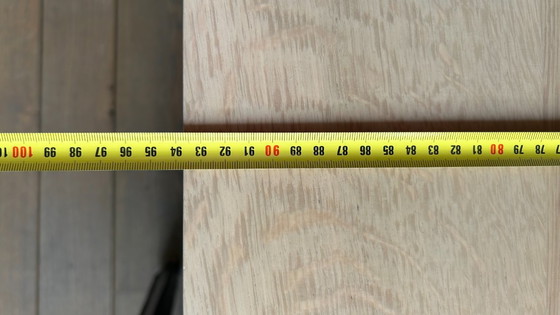 Image 1 of Stilvoller Esstisch aus Holz