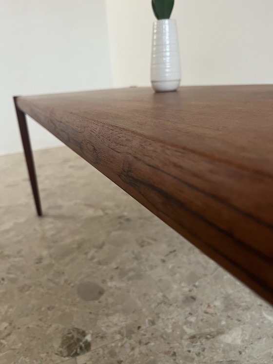 Image 1 of Mesa de centro danesa de mediados de siglo; madera de teca, fabricada en Dinamarca