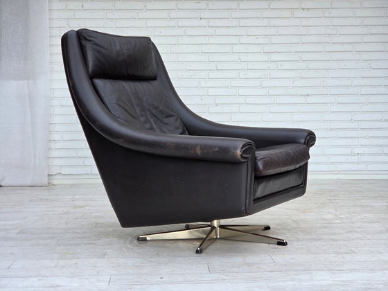 Image 1 of Deense draaibare fauteuil met hoge rugleuning uit de jaren 60 van Aage Christensen, meubelleer